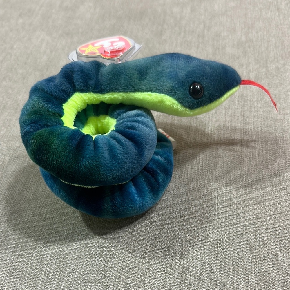 Ty Beanie Baby Hissy Plush Snake Toy in Blue and Green - Picture 3 of 11